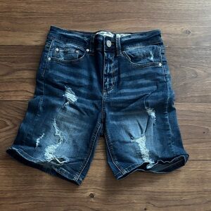 Juniors indigo rein Bermuda short, distressed, casual every day